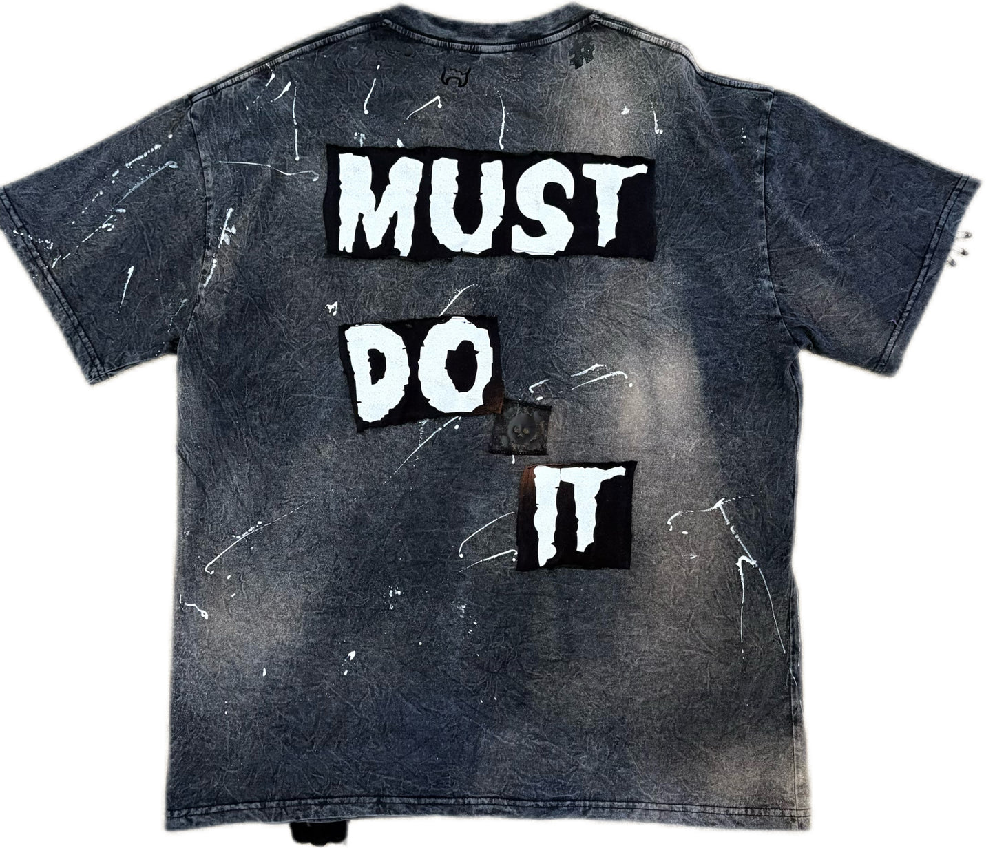 T-shirt "ESKU HATES YOU"