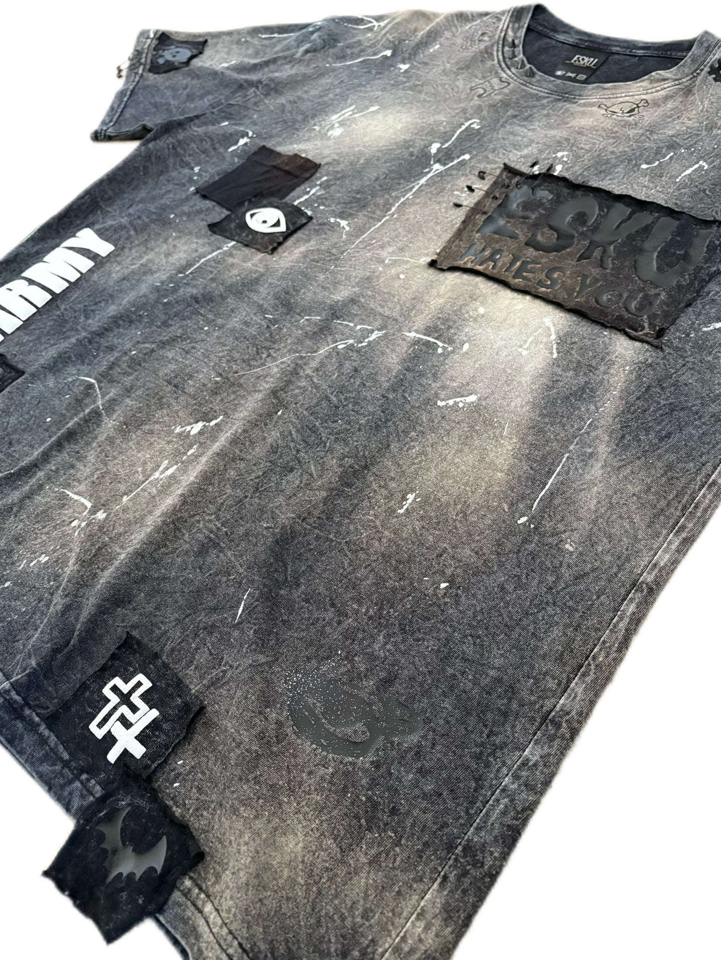T-shirt "ESKU HATES YOU"