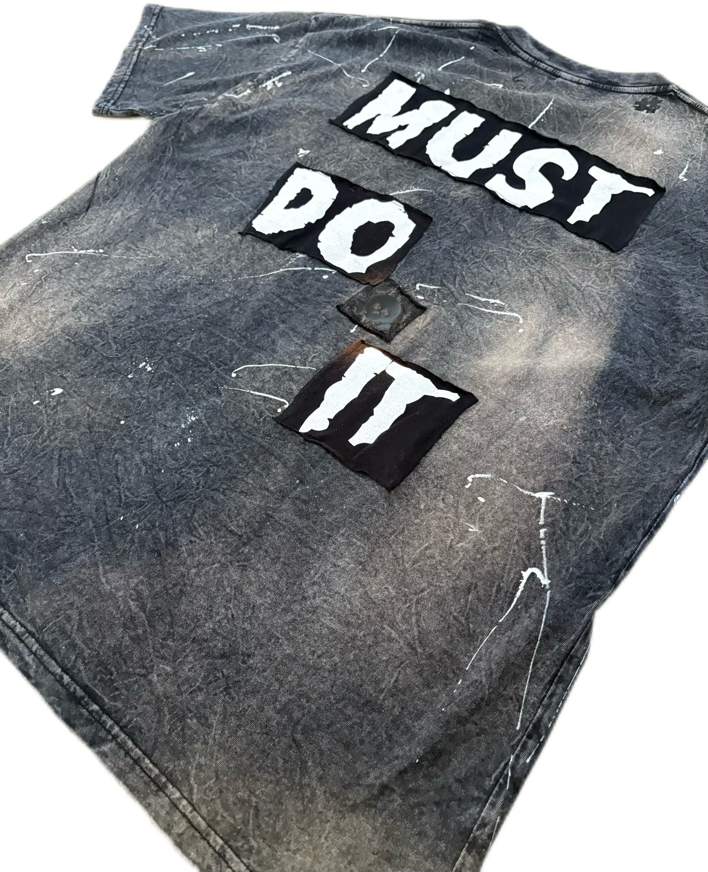 T-shirt "ESKU HATES YOU"